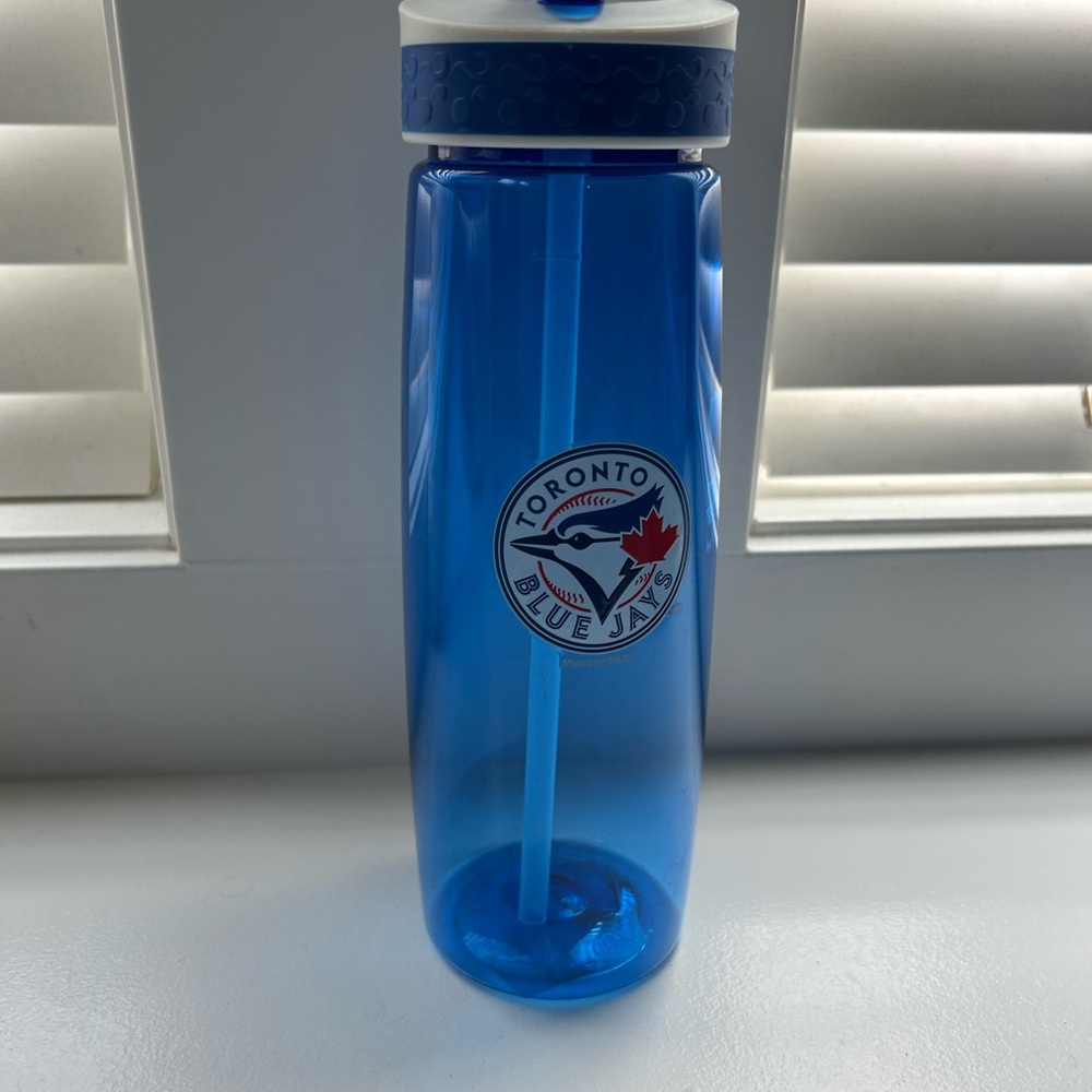 NWT Bluejays Plastic Glass 25oz Water Bottle
